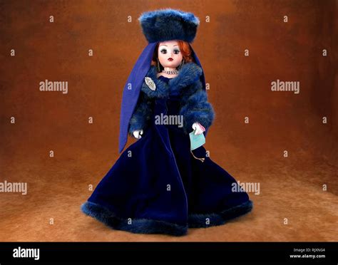 Vintage Collectible Madame Alexander Cissy Budapest Doll 22340 Stock