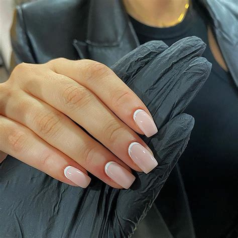 Tutto quello che c è da sapere sulla reverse french manicure Trucchi tv