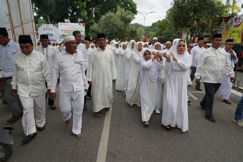 Bupati Fifian Adeningsi Mus Hadiri Pemasangan Tiang Alif Masjid Tri