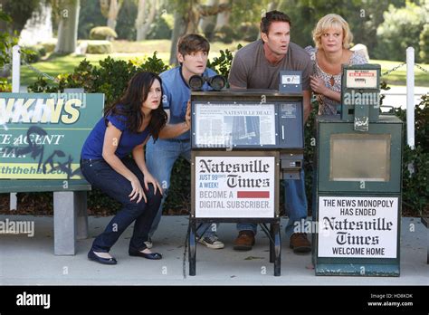 Raising Hope L R Shannon Woodward Lucas Neff Garret Dillahunt