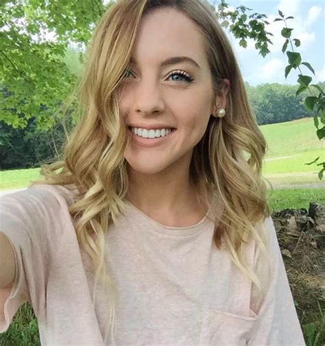 Hot Sexy Courtney Raine Bikini Pics