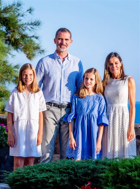 Spaniens Königsfamilie Felipe und Letizia mit ihren Töchtern Queen