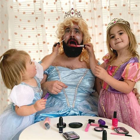 A Daddy Takes Funny Pics With His Baby Girl in Different Costumes and ...