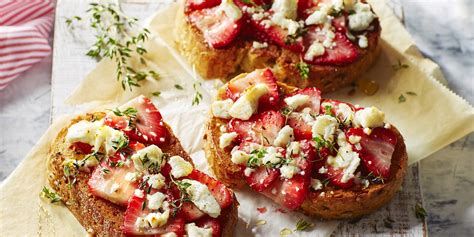 Boodschappen Bruschetta Met Aardbeien Gegratineerde Geitenkaas En