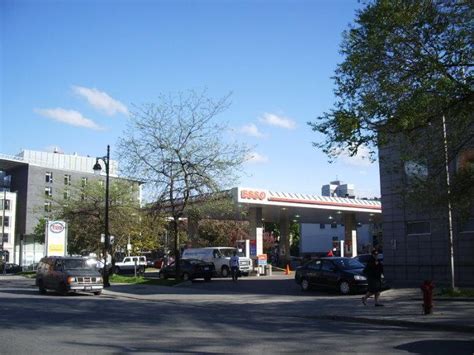 Esso Gas Station Greater Montreal Area Boulevard Saint Laurent