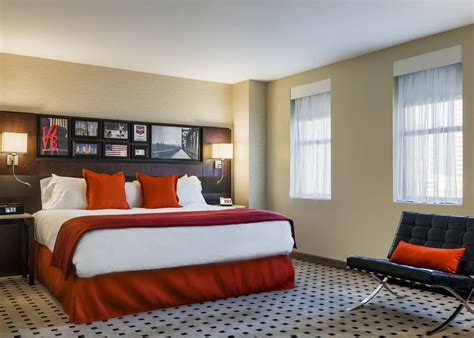 Radisson Blu Warwick Hotel Philadelphia_King Guestroom_Photo Credit ...