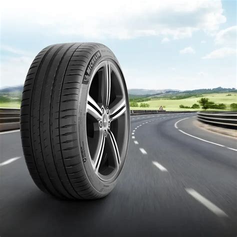 PILOT SPORT 4 - Car Tyre | MICHELIN