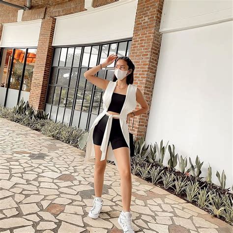 8 Hot Sexy Miura Chanda Bikini Pics