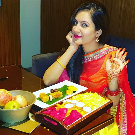 Actress Puja Banerjee Celebrate Karva Chauth With Husband Kunal Varma