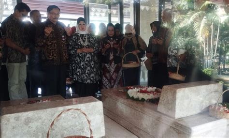 Awali Hari Koperasi Indonesia Ke Ketua Umum Dekopin Ziarah Ke