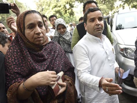 Mother of missing JNU student Najeeb Ahmed meets Rajnath Singh | Latest News India - Hindustan Times