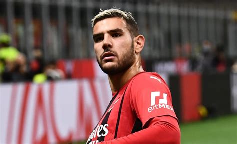 Espulsione Theo Hernandez L Esterno Del Milan Out Nel Derby