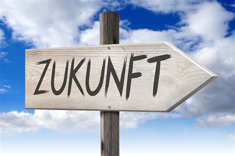 Zukunft Wegweiser Aus Holz Mit Einem Pfeil Stockfoto Und Mehr Bilder