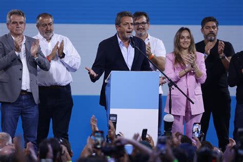 El Peronista Sergio Massa Reconoce Derrota Ante Javier Milei Y Le