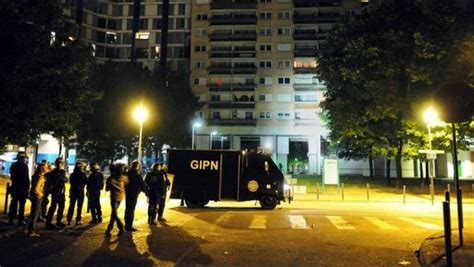 Violences urbaines à Grenoble un véhicule de la police visé par des