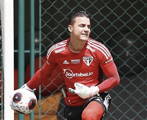 Felipe Alves vai ao CT para realizar exames médicos e fica perto de ser