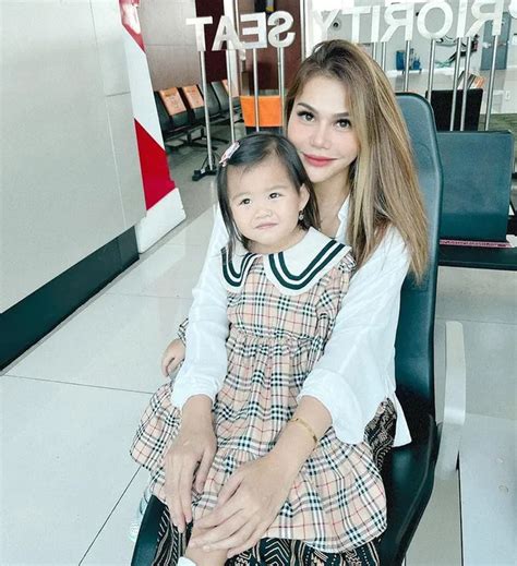 Widow Moves Forward 8 Portraits Of Katty Butterfly Looking Different With Blonde Hair