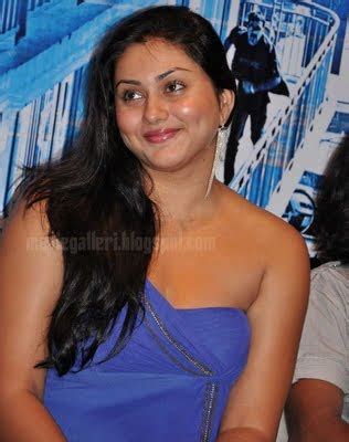 It S A Designers Den Actress Namitha Latest Hot Sexy Cleavage Show