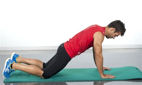 Cómo hacer flexiones de brazos en el suelo de forma correcta