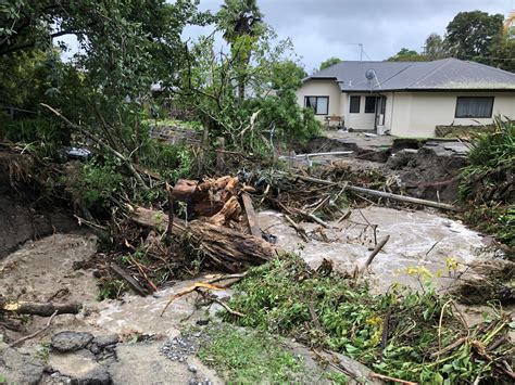 Communities rally as cyclone damage is assessed