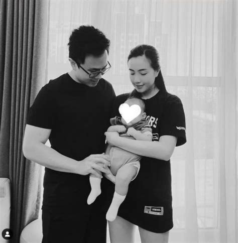 Hot girl Mie Nguyễn nói lời ngọt ngào với chồng trẻ nhân kỉ niệm năm yêu