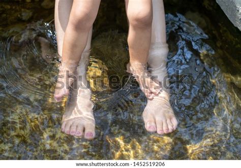 Feet Mum Daughter Hot Spring Water Stock Photo 1452519206 Shutterstock