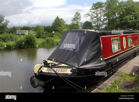 Canal Barge Hi Res Stock Photography And Images Alamy