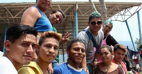 Migrantes De La Comunidad Lgbttti Sufren Homofobia En Caravanas