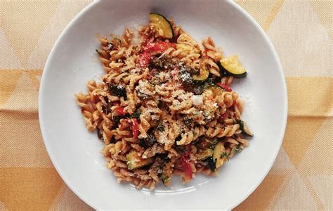 De Volkskeuken Pasta Met Courgette En Kappertjes Vegetarisch De