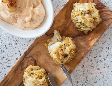 Jumbo Lump Crab Cakes With Aioli VeryVera