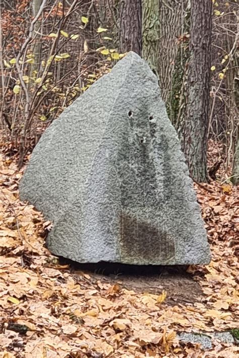 Kamienny obelisk - WAŁ POMORSKI 1945