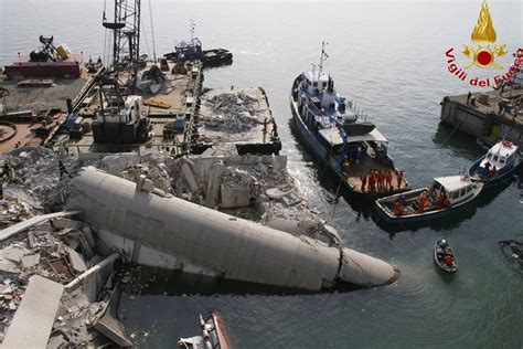 Genova Nove Anni Fa La Tragedia Della Torre Piloti Stasera Messa In