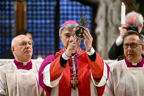 Napoli Si Ripete Il Prodigio Della Liquefazione Del Sangue Di San Gennaro