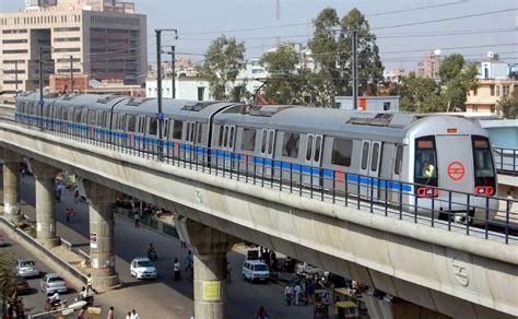 Delhi Metro services on Blue line briefly disrupted - Dynamite News