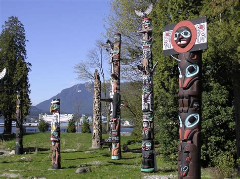 Totem Poles Stanley Park 2004 - Duncan.co