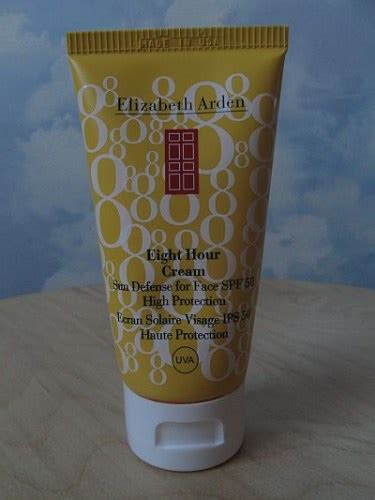 Крем для лица с фактором SPF 50, защищающий кожу в течение восьми часов ...