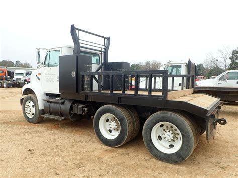 2001 INTERNATIONAL 8100 Flatbed Truck - J.M. Wood Auction Company, Inc.