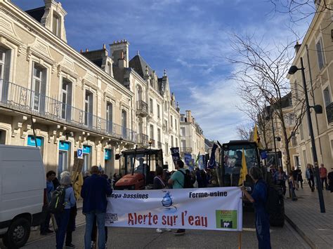 Nr Poitiers On Twitter Entre Et Manifestants Sont Rassembl S