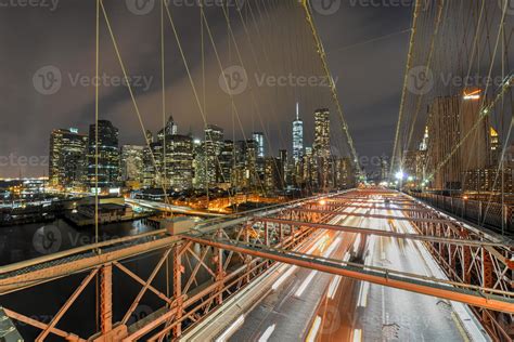 Brooklyn Bridge at Night 16663584 Stock Photo at Vecteezy