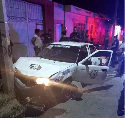 Taxista arrolla a dos jóvenes en Lerdo y abandona su vehículo tras