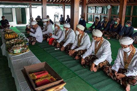 Peringatan Tahun Hadeging Nagari Keraton Yogyakarta Dari Ziarah