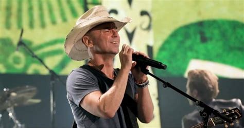 Kenny Chesney Earns 28 New RIAA Certifications