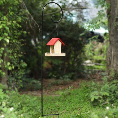 7 Best Bird Feeder Poles | The Family Handyman