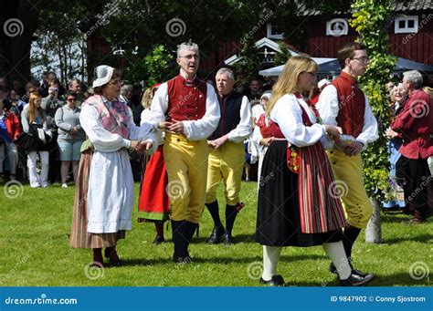 Mittsommer Tanz Redaktionelles Stockfotografie Bild Von Land 9847902