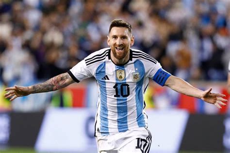 Messi is like Federer, says Argentina coach Scaloni - Read Qatar ...