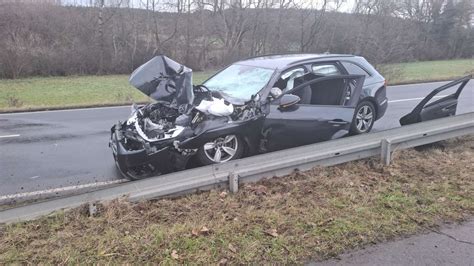 Zwei Verletzte Bei Kollision Zwischen Traktor Und Auto In Fulda