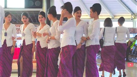 Pramugari Pramugari Cantik Pesawat Batik Air Foto Bareng Di Bandara