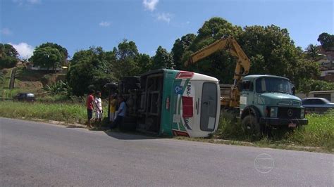 Micro Nibus Capota Na Br Sul No Grande Recife Ne G