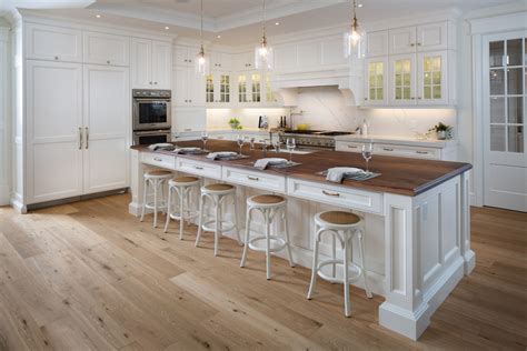 Stunning Bright Luxury Kitchen Klassisch Küche Toronto von