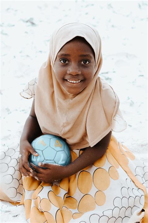 Portrait Dune Jeune Fille Africaine à Zanzibar 7161913 Photo De Stock Chez Vecteezy